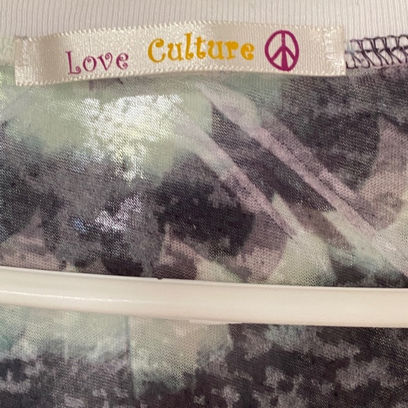 2/$10  V-Neck Burnout Top - Picture 4 of 6